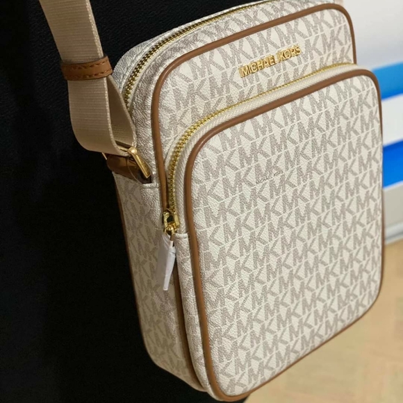 MICHAEL KORS FLIGHT BODY BAG - Picture 3 of 6